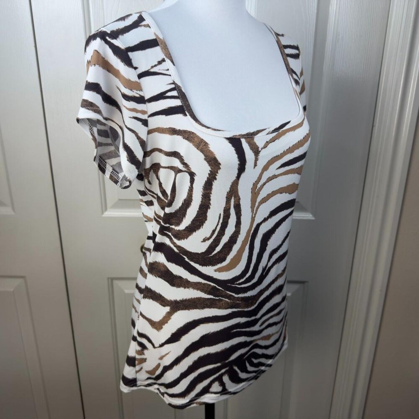 Venus  Women Top Sz M Ivory Zebra Print Square Neck Fitted Stretch Short Sleeve