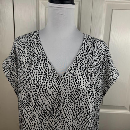 Simply Vera Wang Women Top Sz XXL Black & White Spots VNeck Cap Sleeves