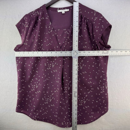 Fun2Fun Top Sz M V-Neck Cap Sleeves Plum with White Drops Print