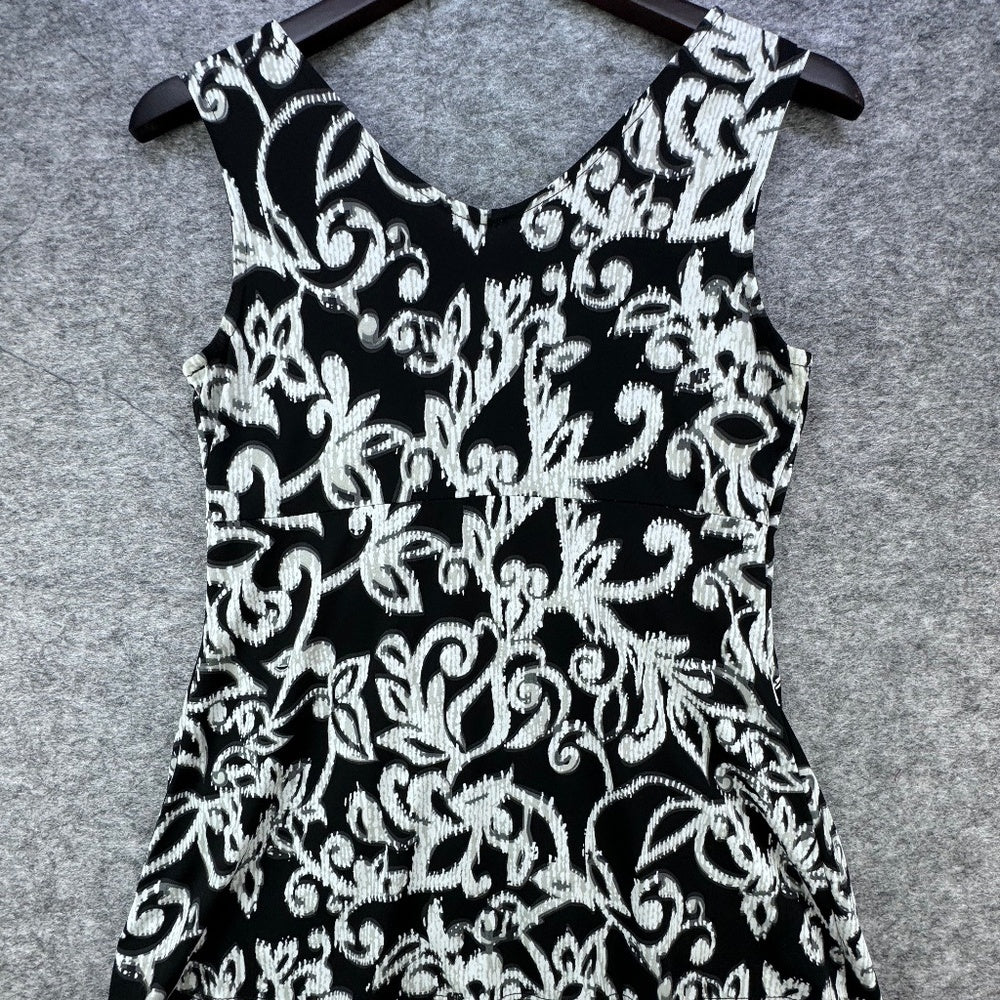 INC Tank Top Women Size Small Princess cut V-Neck pleated front black white