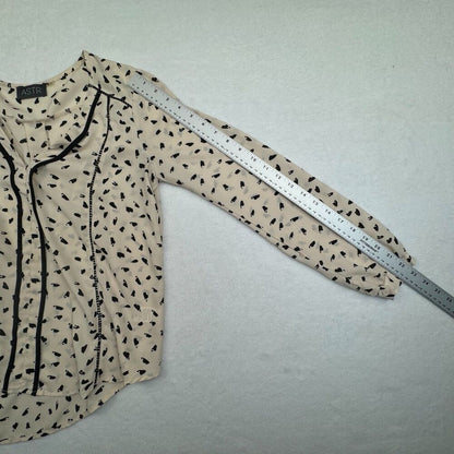 ASTR Blouse Sz XS Beige Black Print VNeck Ladder Stitch Trim Cuffed Long Sleeve