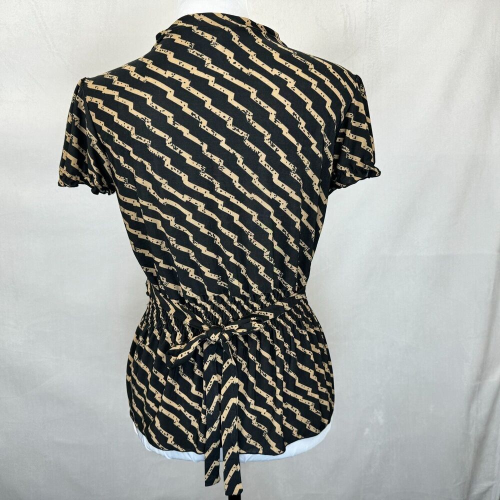 PSE Top Sz M Black Geometric Beige Print Split Neck Peplum Short Balloon Sleeve