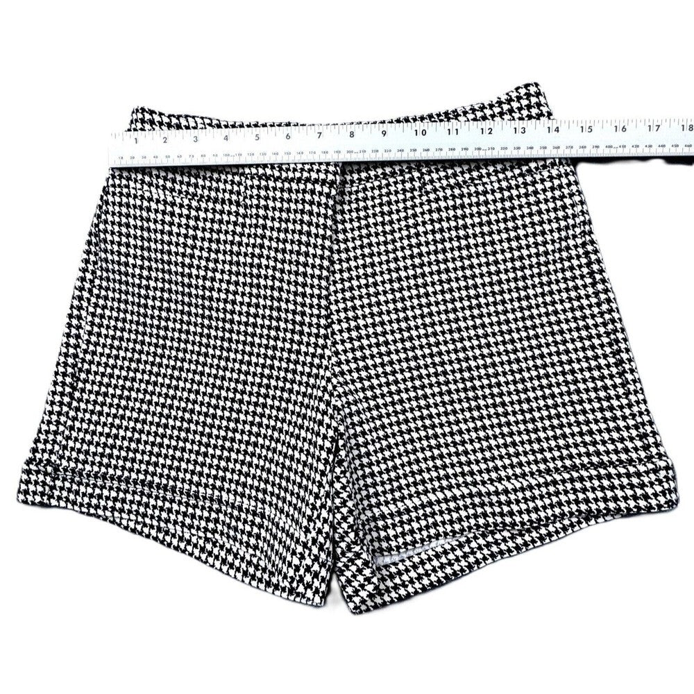 SOHO Women’s  Black & White Houndstooth Shorts w/ Pockets, Elastic - Size 6