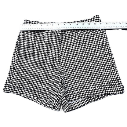 SOHO Women’s  Black & White Houndstooth Shorts w/ Pockets, Elastic - Size 6