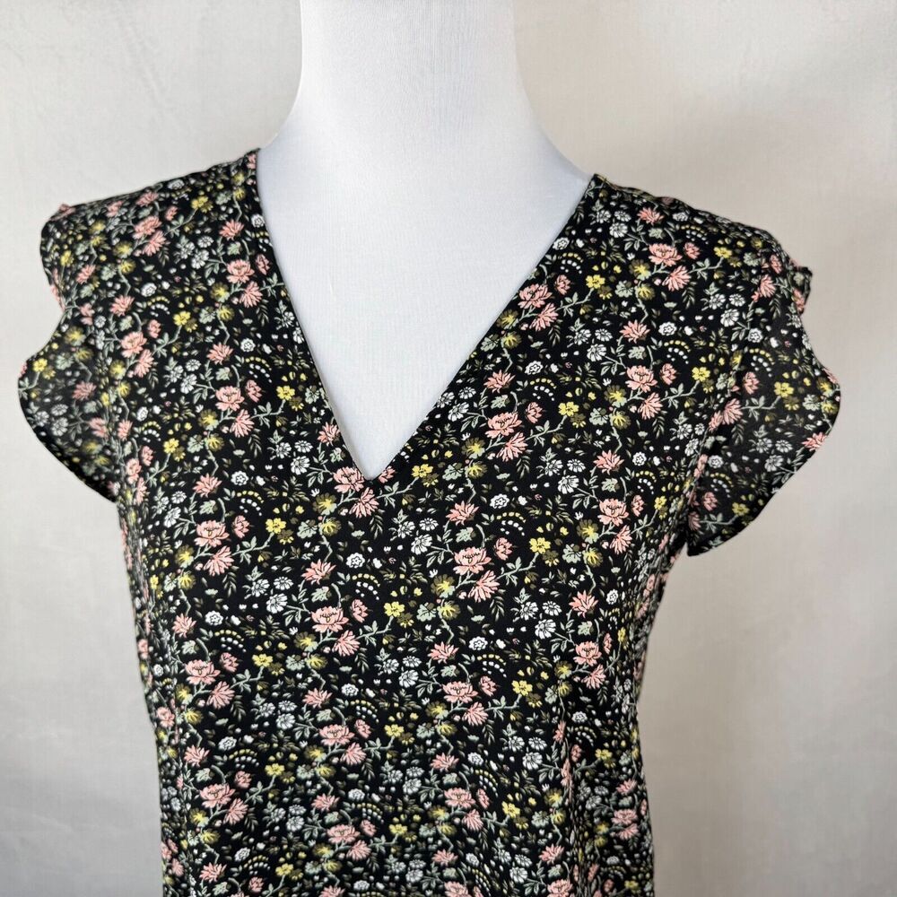 LOFT Top Sz XS Black Blouse Multicolor Floral Print VNeck Ruffle Cap Sleeve
