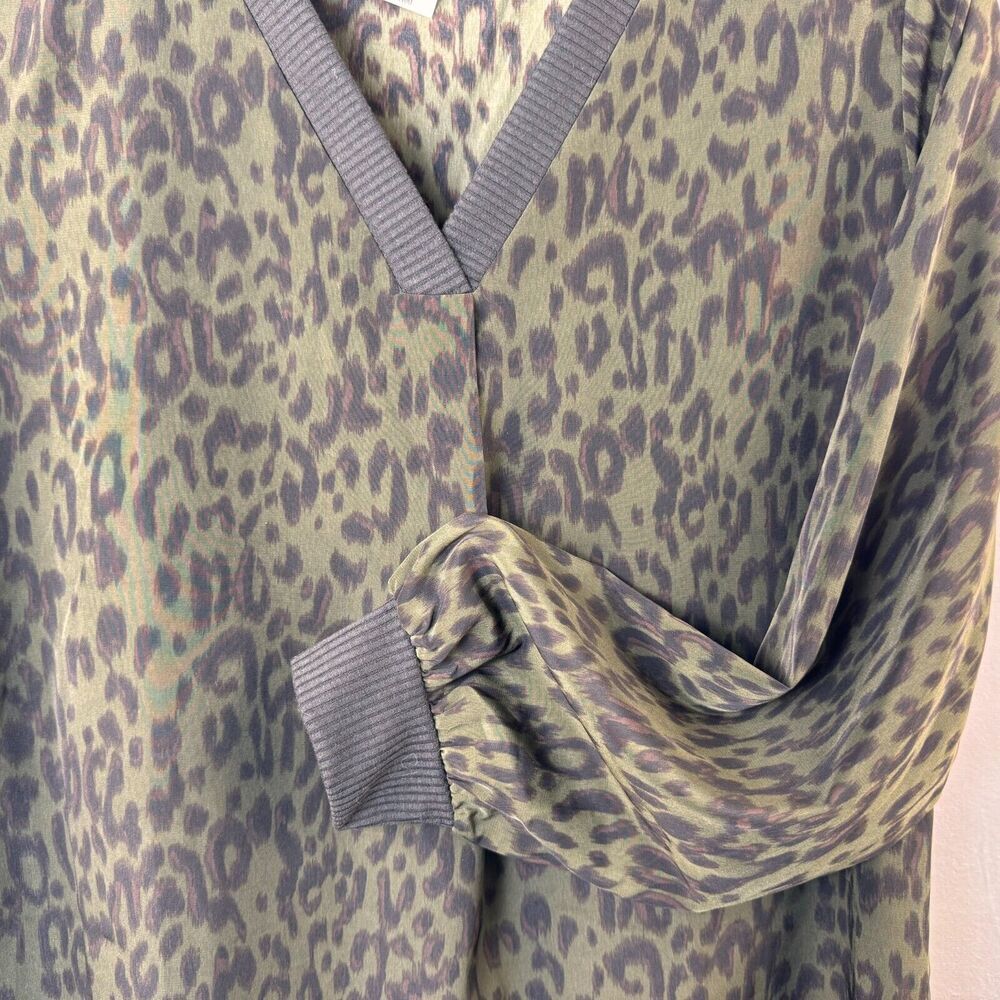 West Kei Ladies Top Sz L Dark Green Black Leopard Print Long Sleeve VNeck