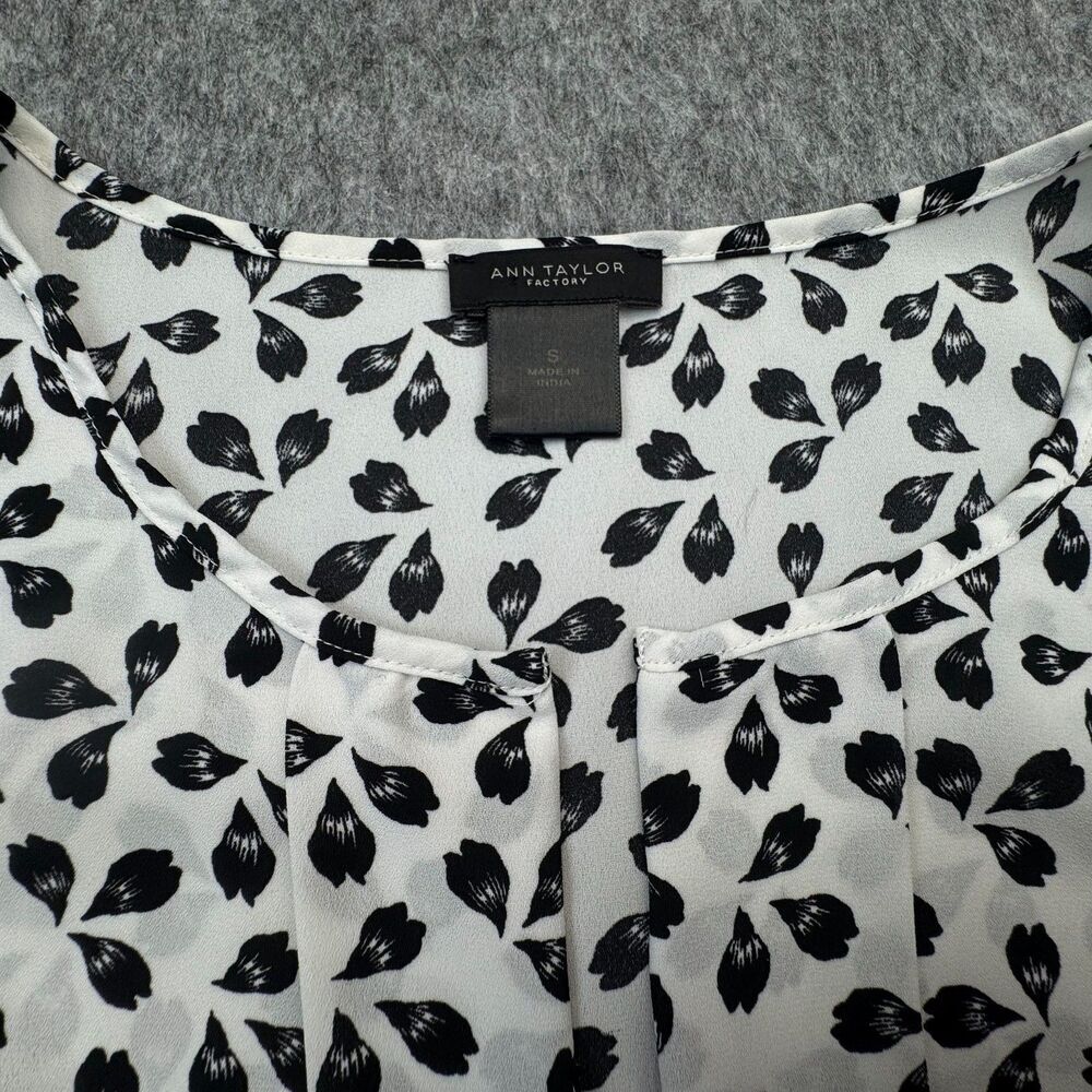 Ann Taylor Top Sz S White Black Print Split Neck Pleated Sleeveless Lightweight