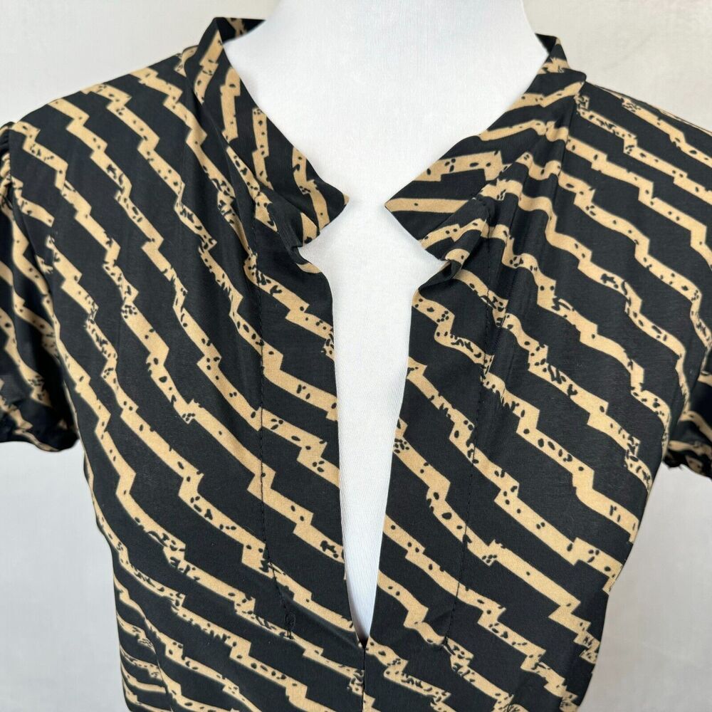 PSE Top Sz M Black Geometric Beige Print Split Neck Peplum Short Balloon Sleeve
