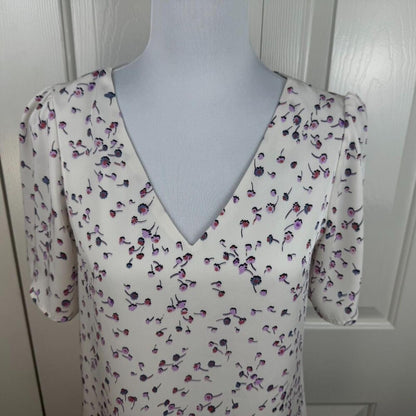 Express Women Blouse Size XS Ivory Floral Print  V-Neck Short Sleeve