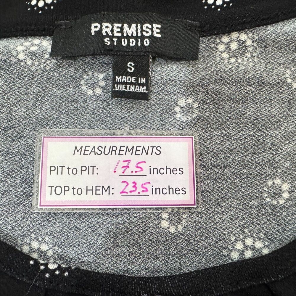 Premise Studio Top Sz S Black White Round Keyhole Neckline Elbow Length Sleeve