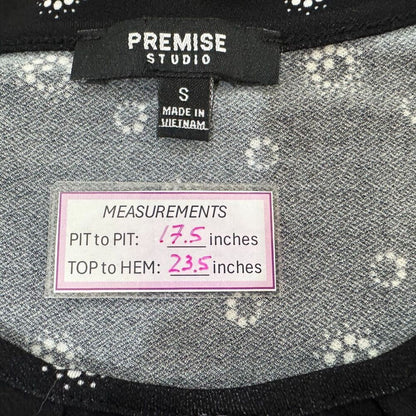 Premise Studio Top Sz S Black White Round Keyhole Neckline Elbow Length Sleeve
