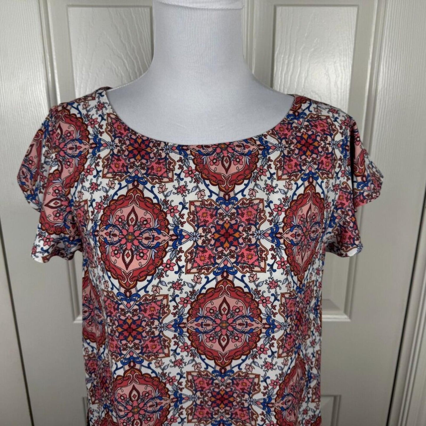 LOFT Women Top Sz S White Multicolor Boat Neck Cap Flutter Sleeve Back Cut Out