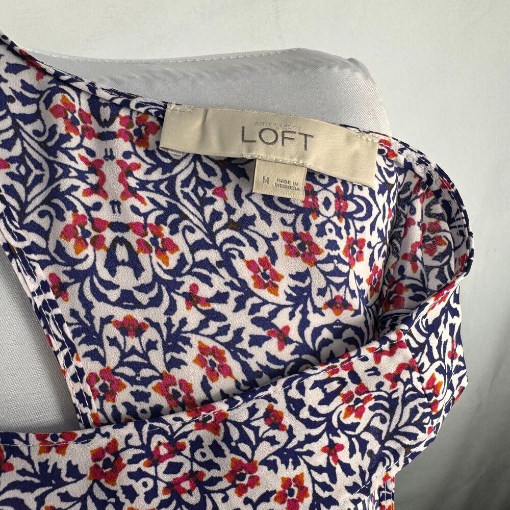 LOFT ladies top Sz M White with Red Blue print sleeveless tunic round neck