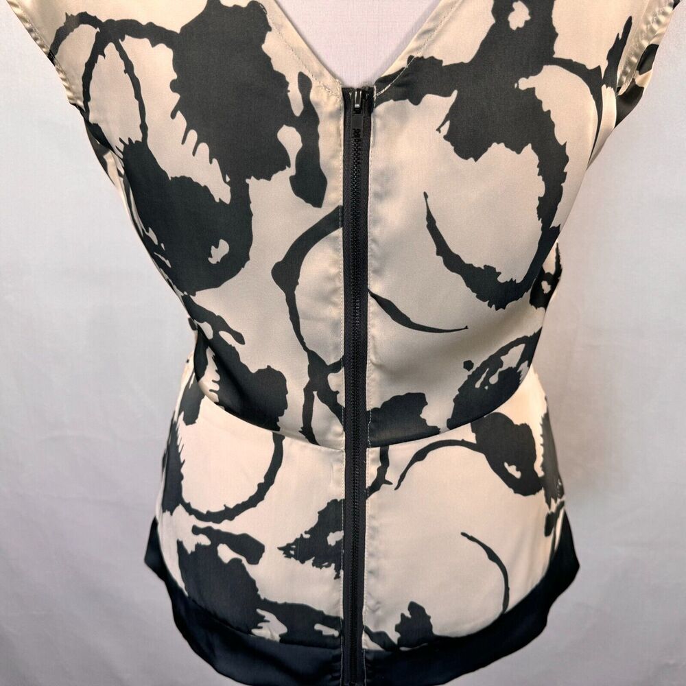 Sound & Matter Blouse Sz M Ivory Charcoal V-Neck Sleeveless Peplum Zip Open Back