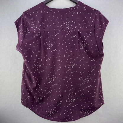 Fun2Fun Top Sz M V-Neck Cap Sleeves Plum with White Drops Print