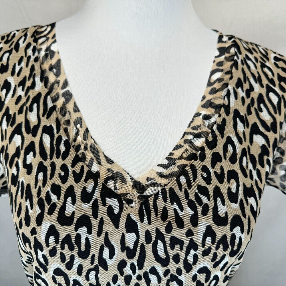 Dana Buchman Top Sz S Animal Print Short Sleeve V-Neck  Mesh Lined Stretch
