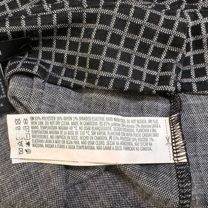 Forever 21 Mini Skirt Sz S Black and gray back zipper front hem slit