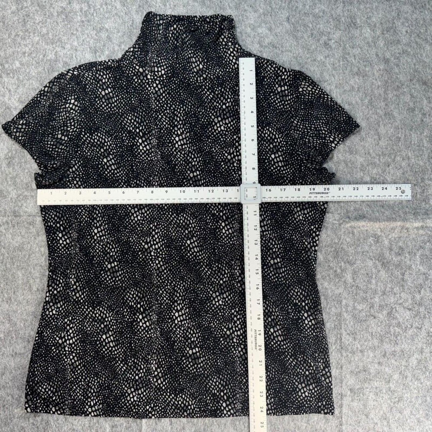 Alfani Women Top Sz L Black Gray Turtleneck Stretch Short Sleeve Geo Print