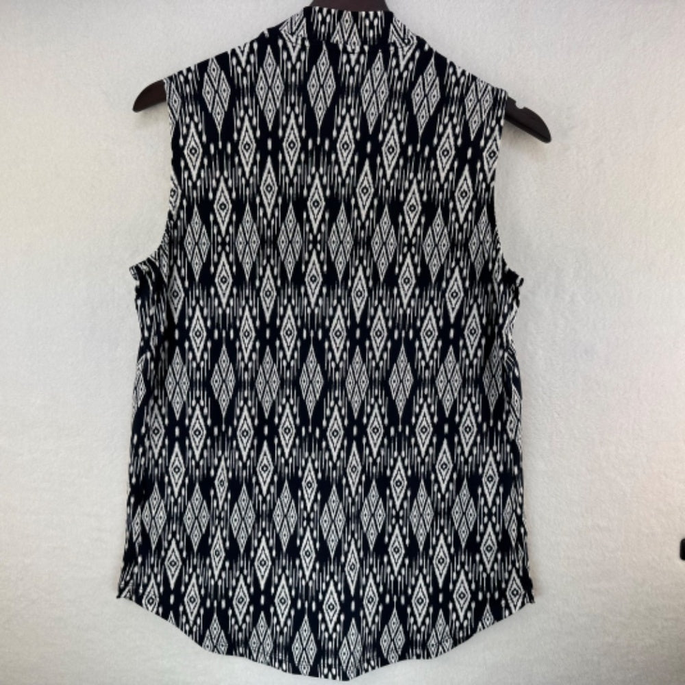Jones New Work Signature Tank Top Sz S V-Neck Pleated Front Navy and White