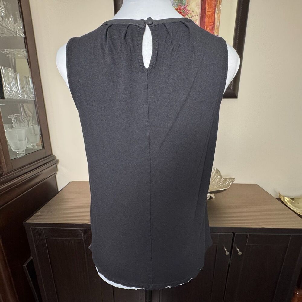 ELLE Top Sz S Black White Floral Pleated Round Neck Sleeveless Back Keyhole