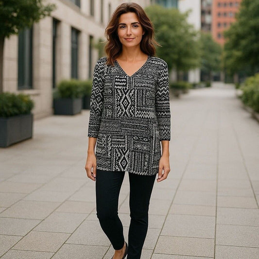 Mario Serrani Women Top SZ S NWT Geometric Black/White VNeck 3/4 Sleeve B2116