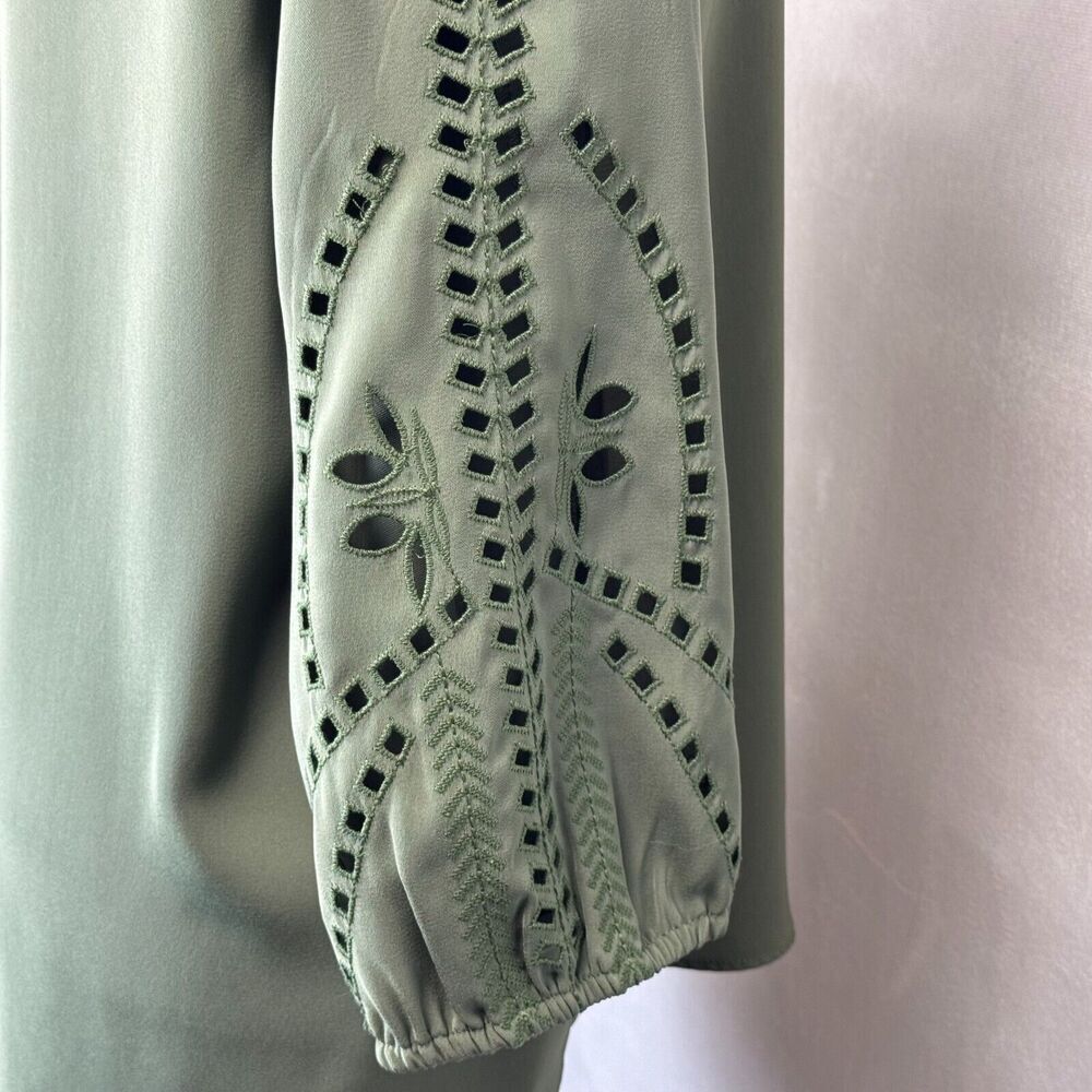 Market & Spruce Tunic Sz L Green Round Neckline Long Cut Out Sleeve Split Back