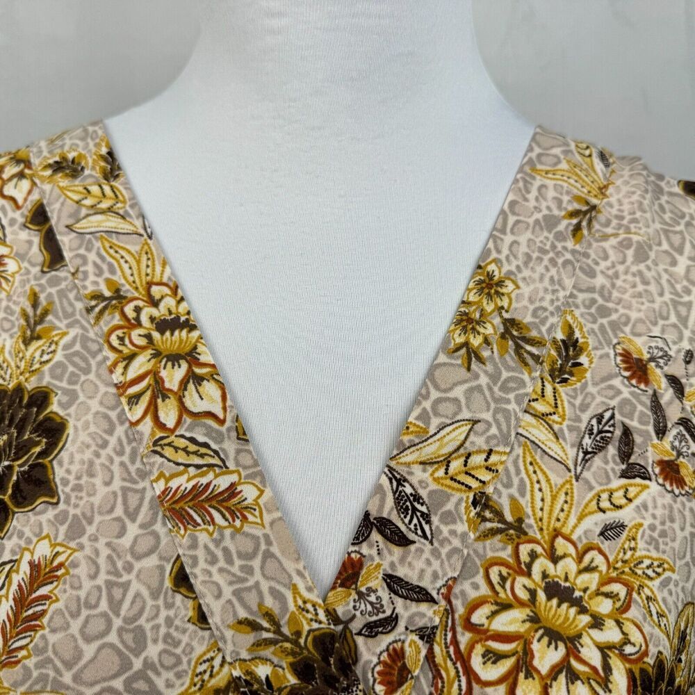Studio B By Bobeau Top Sz S Womans Beige Brown Yellow Floral Long Sleeve V-Neck