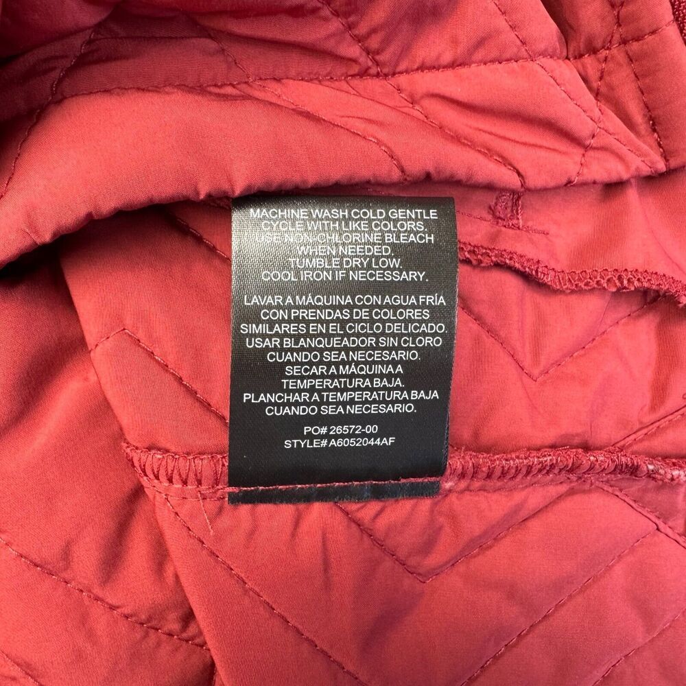 Voyager  Ladies Sz M Red Quilted Jacket Water Resistant Lightweight NWT B2061
