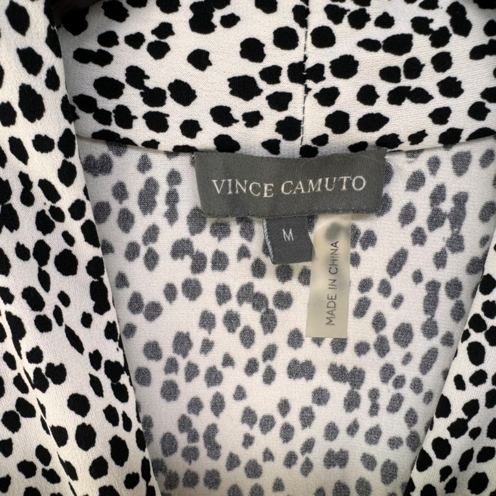 Vince Camuto Top Sz M V-Neck White and Black Print Ruched Sides Flattering Fit