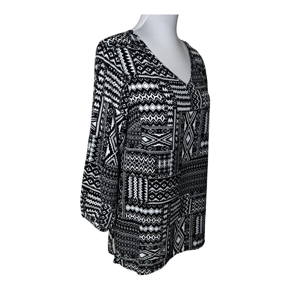 Mario Serrani Women Top SZ XXL NWT Geometric Black/White VNeck 3/4 Sleeve B2121