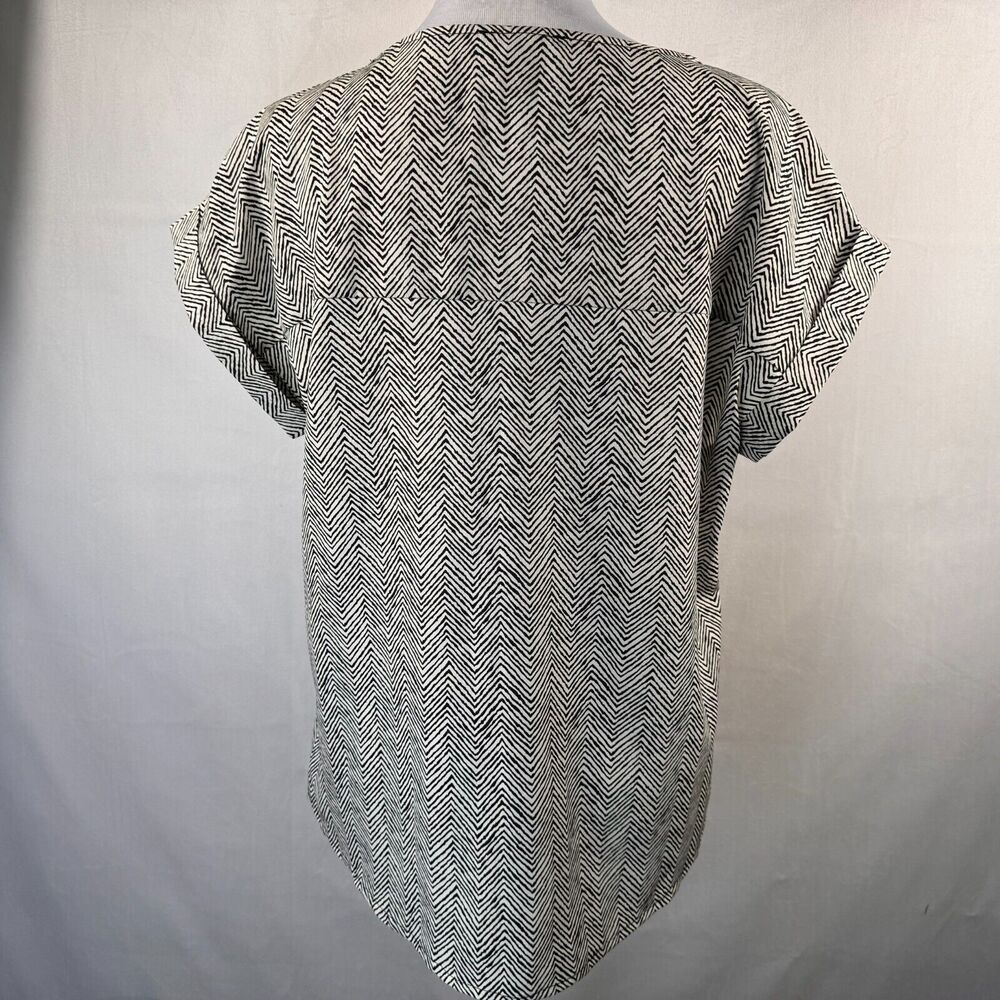 FOREVER  21 Blouse Sz M Semi Sheer Round Neck Short Sleeve geometric print