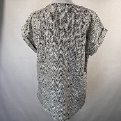 FOREVER  21 Blouse Sz M Semi Sheer Round Neck Short Sleeve geometric print