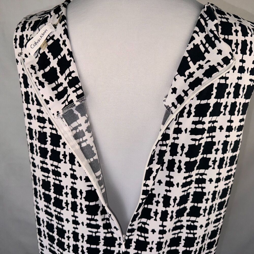 Calvin Klein Top Sz L Black and white Round Neck Pleated front Sleeveless zip