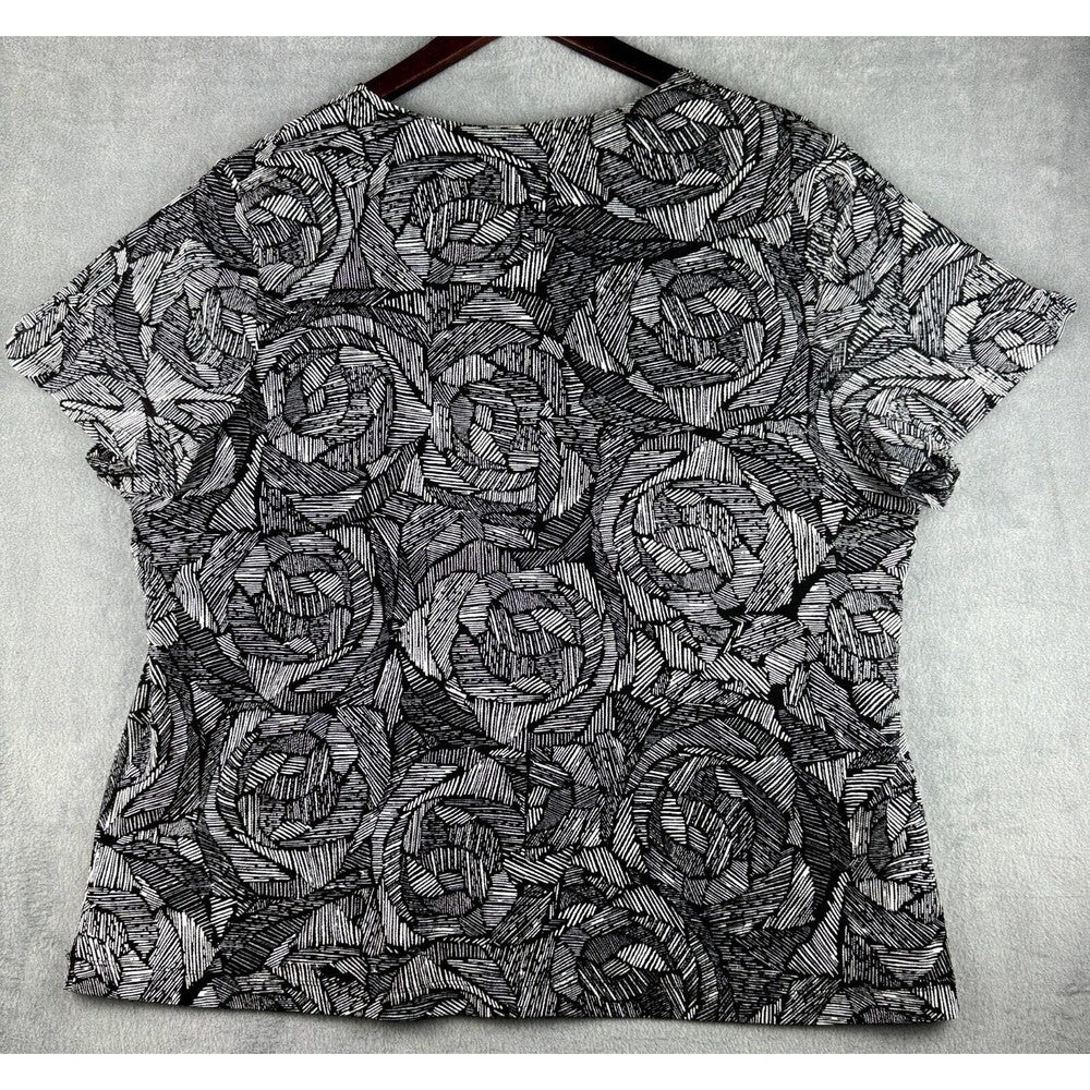 Croft & Barrow Top Sz 2X Gray Black Geometric Ruffle V-Neck Short Sleeve