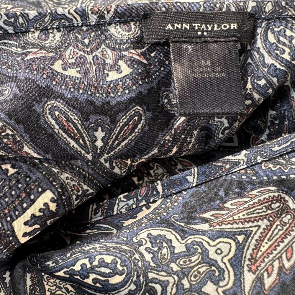 Ann Taylor Ladies Blouse Sz M Black Blue White Paisley Pleated Front Round Neck