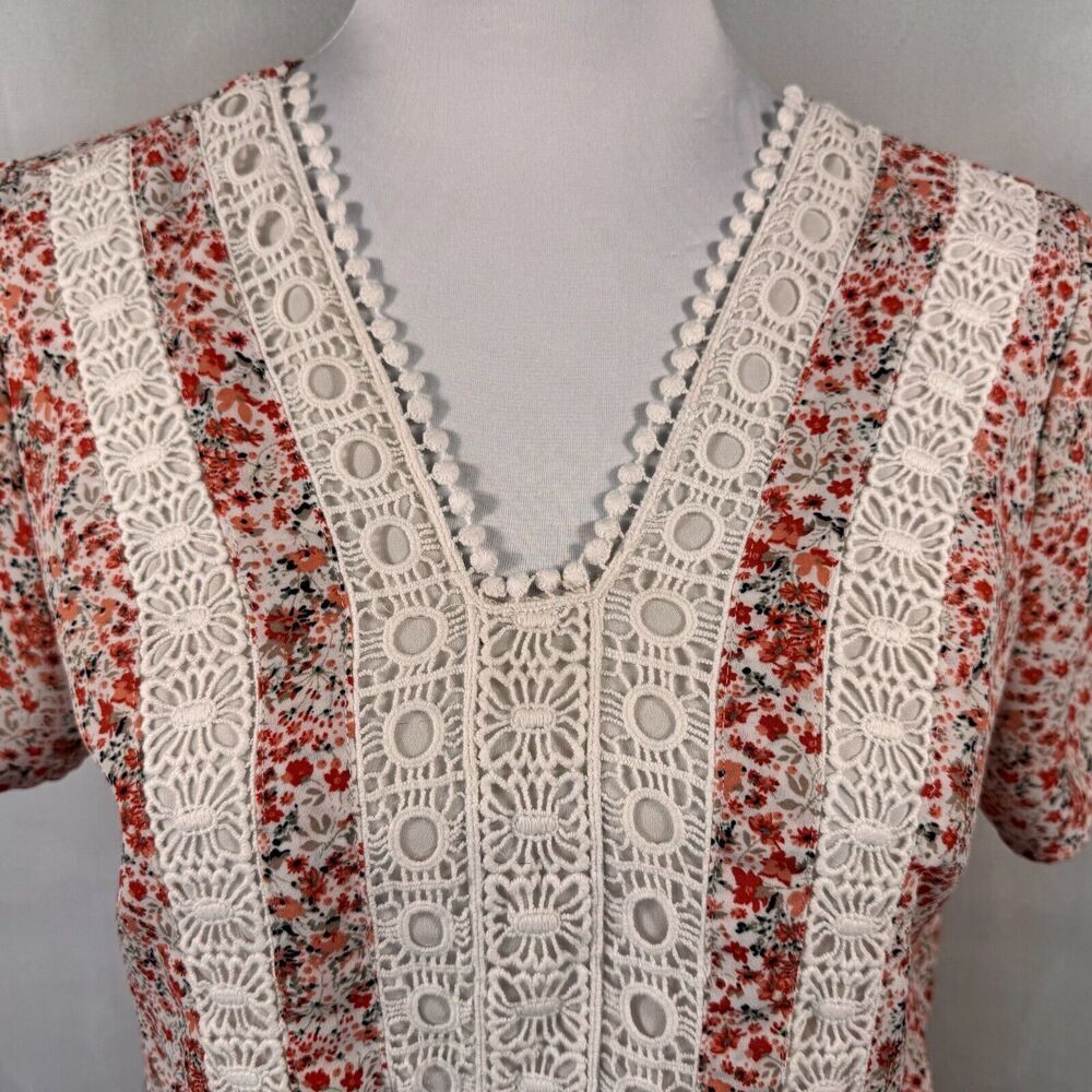 DownEast Blouse Sz S Floral Macramé V-Neck Short Sleeve Pullover back keyhole