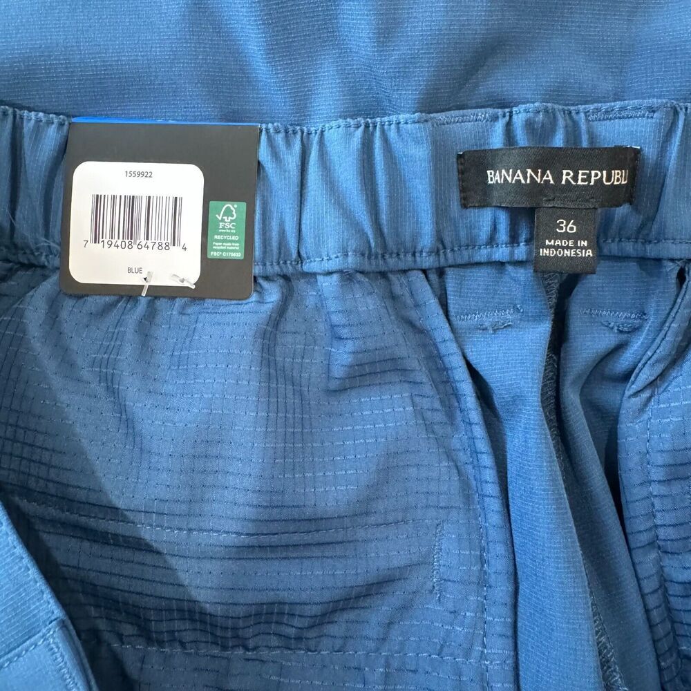 Banana Republic Men Shorts  Sz 36 Blue Comfort Waist Stretch Wicking Flat Front