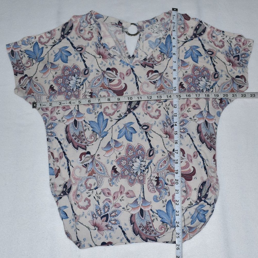 NAIF Women Top Sz S Floral VNeck Stretch Knit Short Slit Sleeve