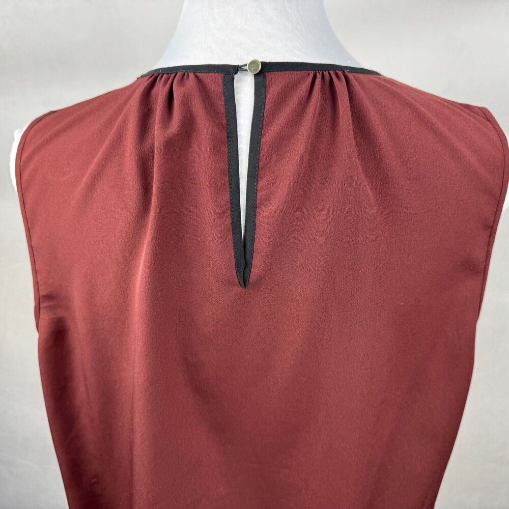 Chaus New York Women Sz M Top Maroon Black Trim Sleeveless Neck Keyhole Career