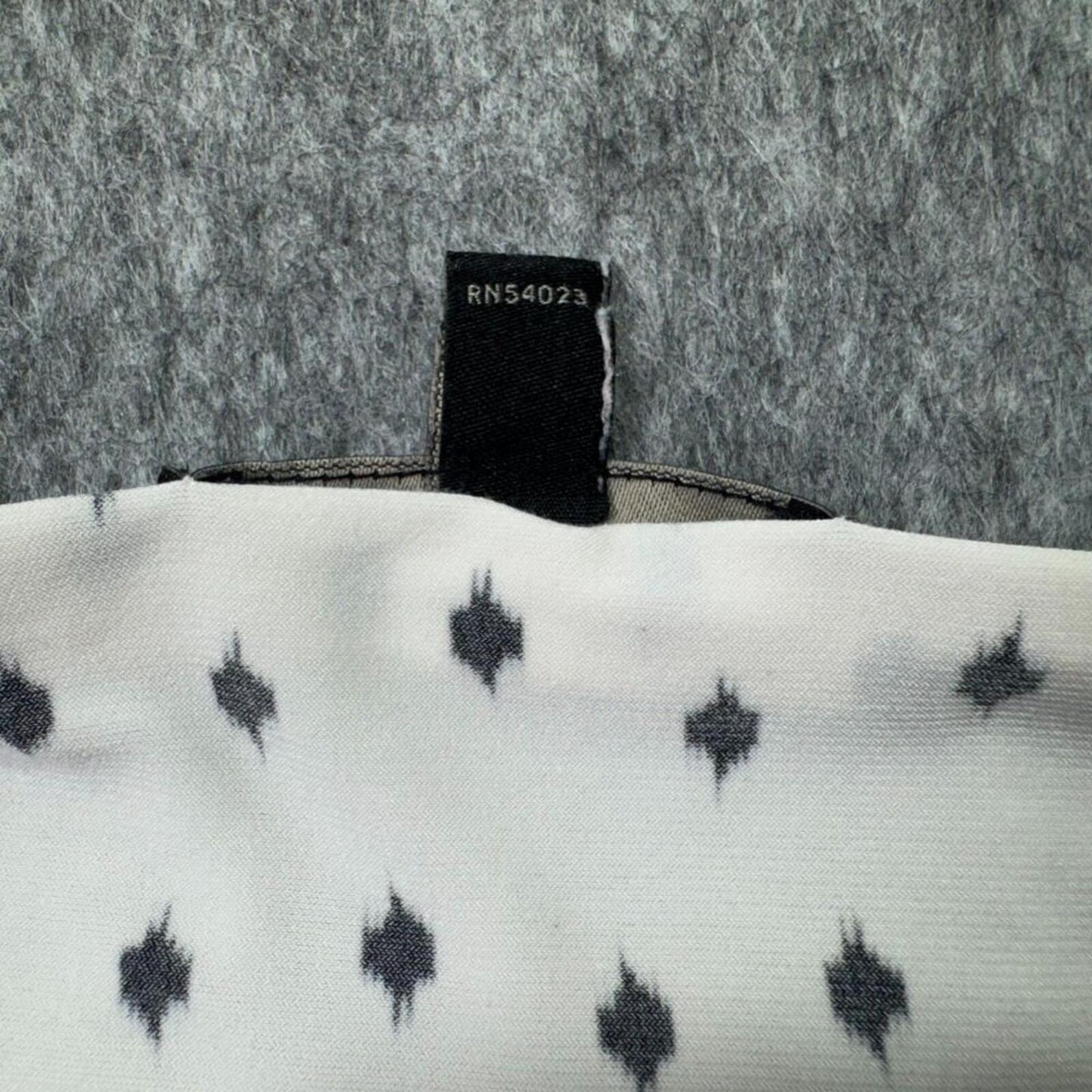 Banana Republic Women Top Sz S White Black Print Scoop Pleated Neck Sleeveless