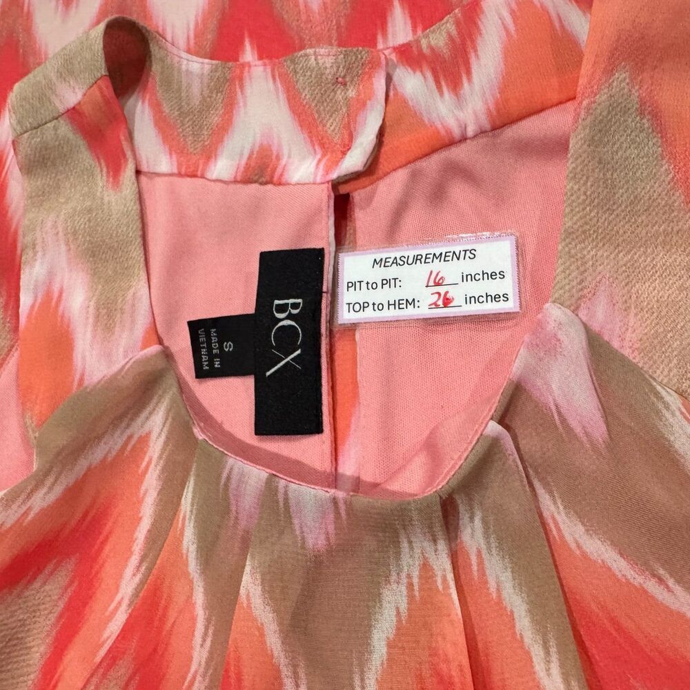 BCX Halter Top Sz S Round Neckline Zig Zag Print Coral Beige Pink Lined Button