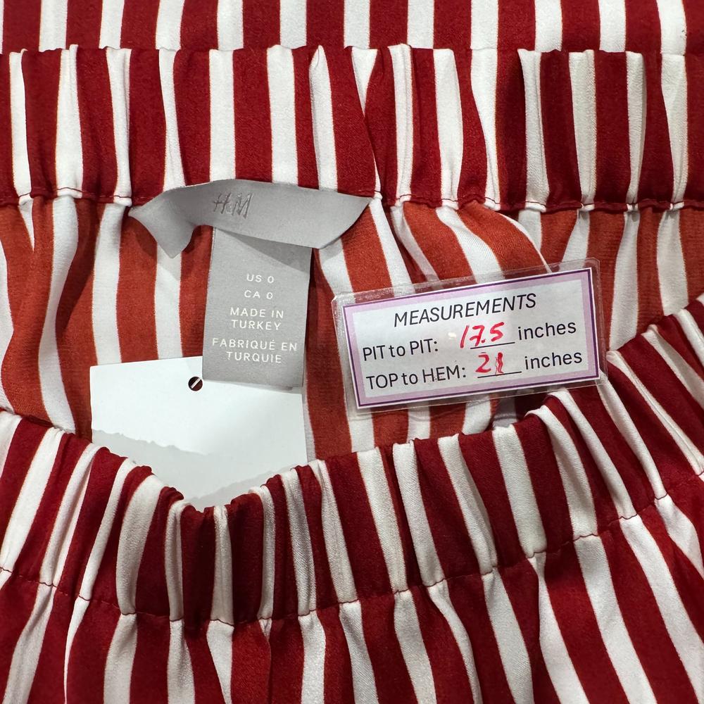 Clothing tag view on H & M women's brown striped crop top size 0