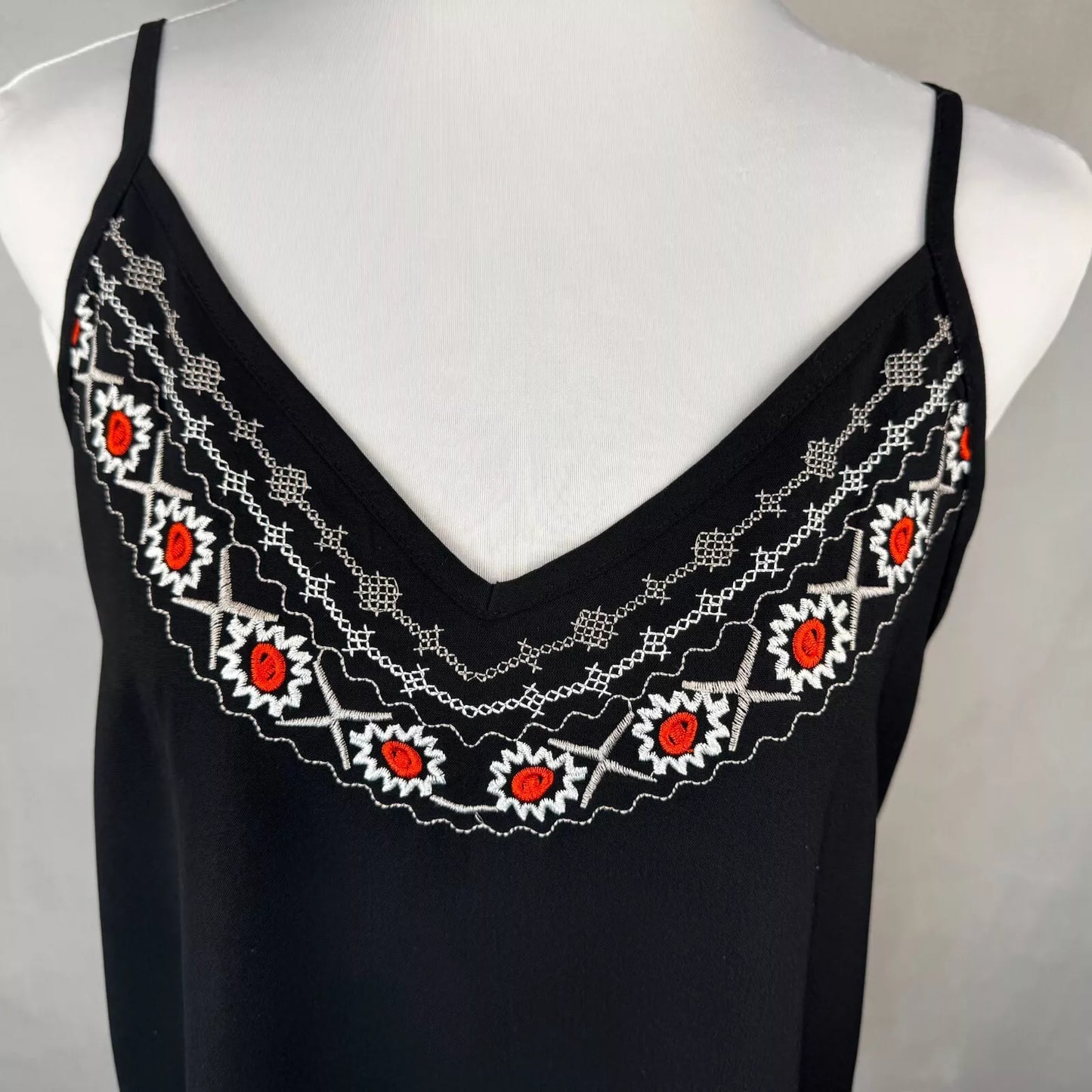 Tecrew Tank Top Sz S Black Embroidered Red White Gray Boho