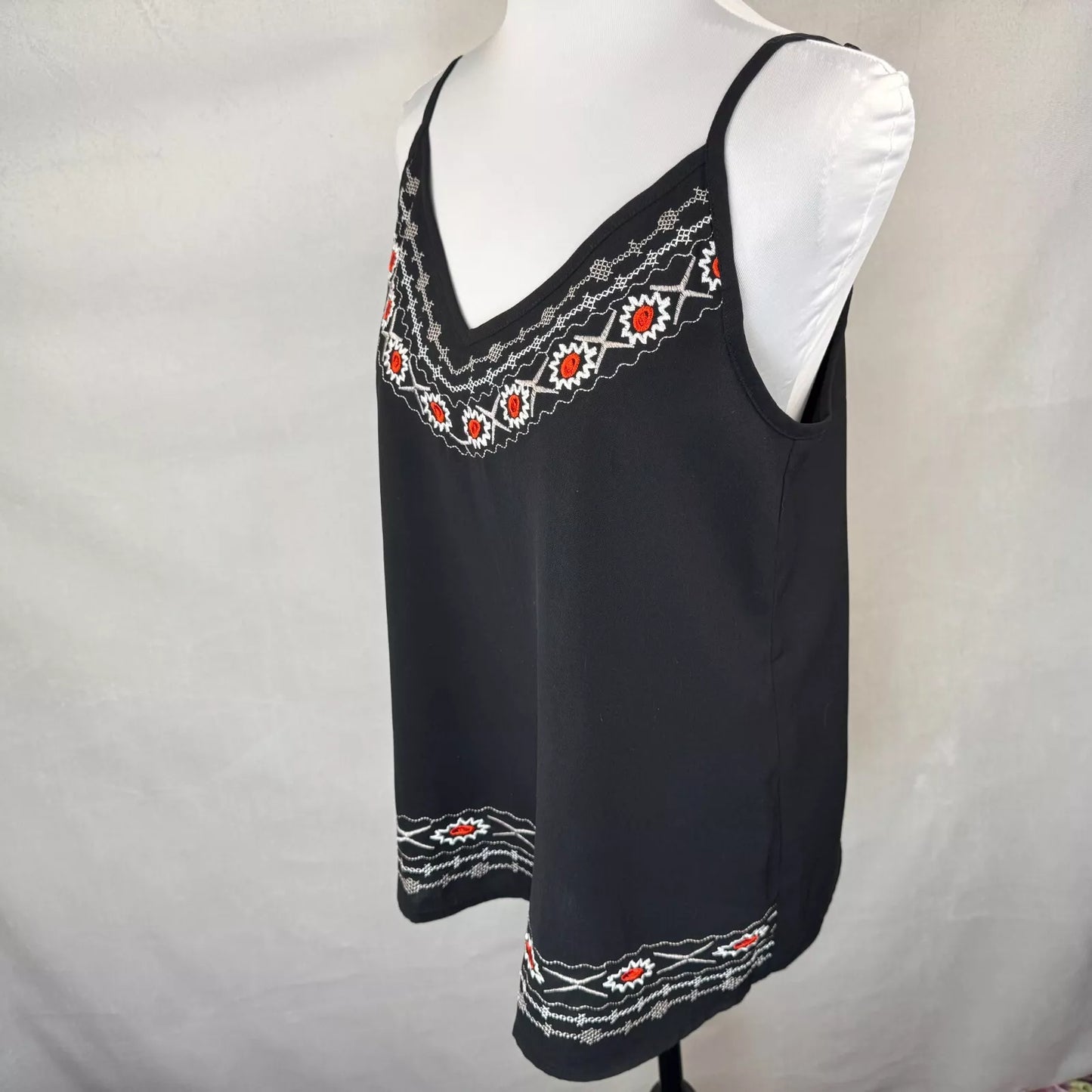 Tecrew Tank Top Sz S Black Embroidered Red White Gray Boho